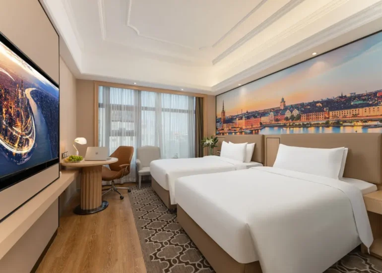 Deluxe 2-bed Room (65 Inch Projection Screen TV+small Refrigerator)