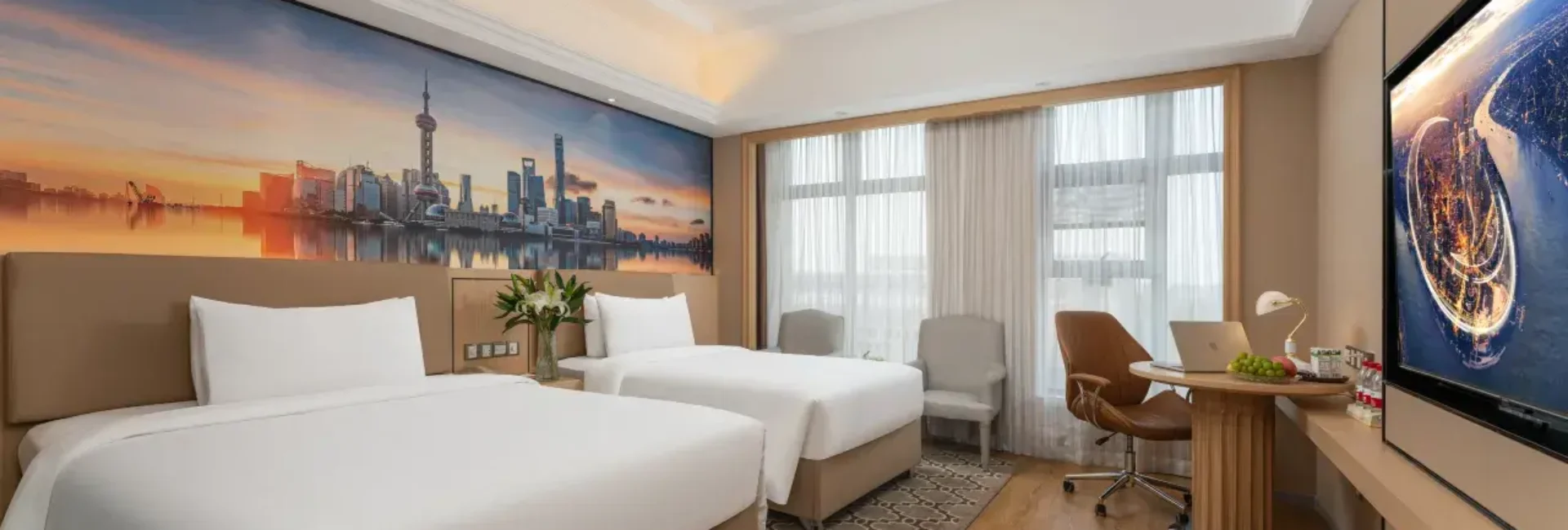 Deluxe Family Room (65 Inch Projection Screen TV+smart Bathroom+small Refrigerator)