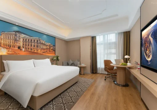 Deluxe Queen Room (65 Inch Projection Screen TV+small Refrigerator)