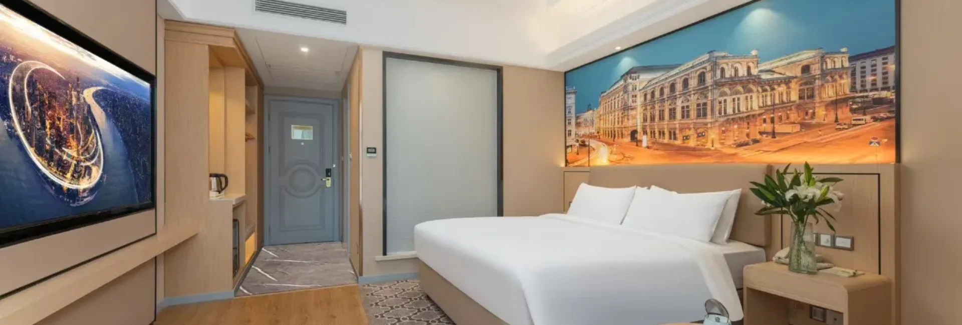 Executive Queen Room (65 Inch Projection Screen TV+smart Bathroom+small Refrigerator)