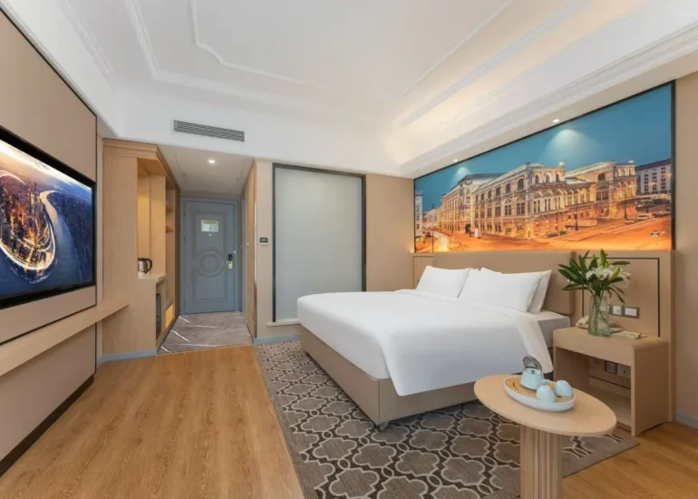 Executive Queen Room (65 Inch Projection Screen TV+smart Bathroom+small Refrigerator)